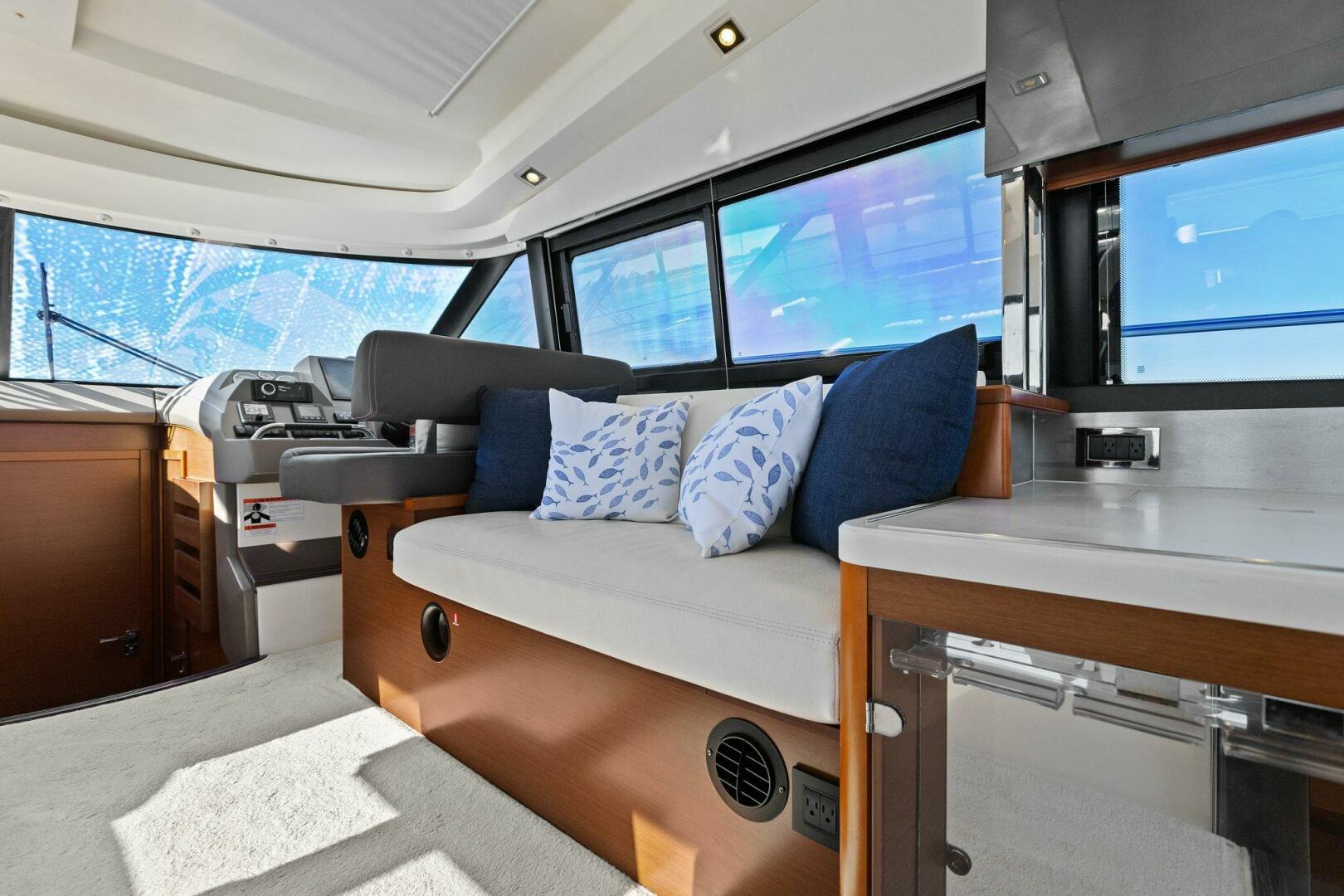 Slide: The Image of 2014 45 Prestige 450S - Slainte - Salon - 4835840