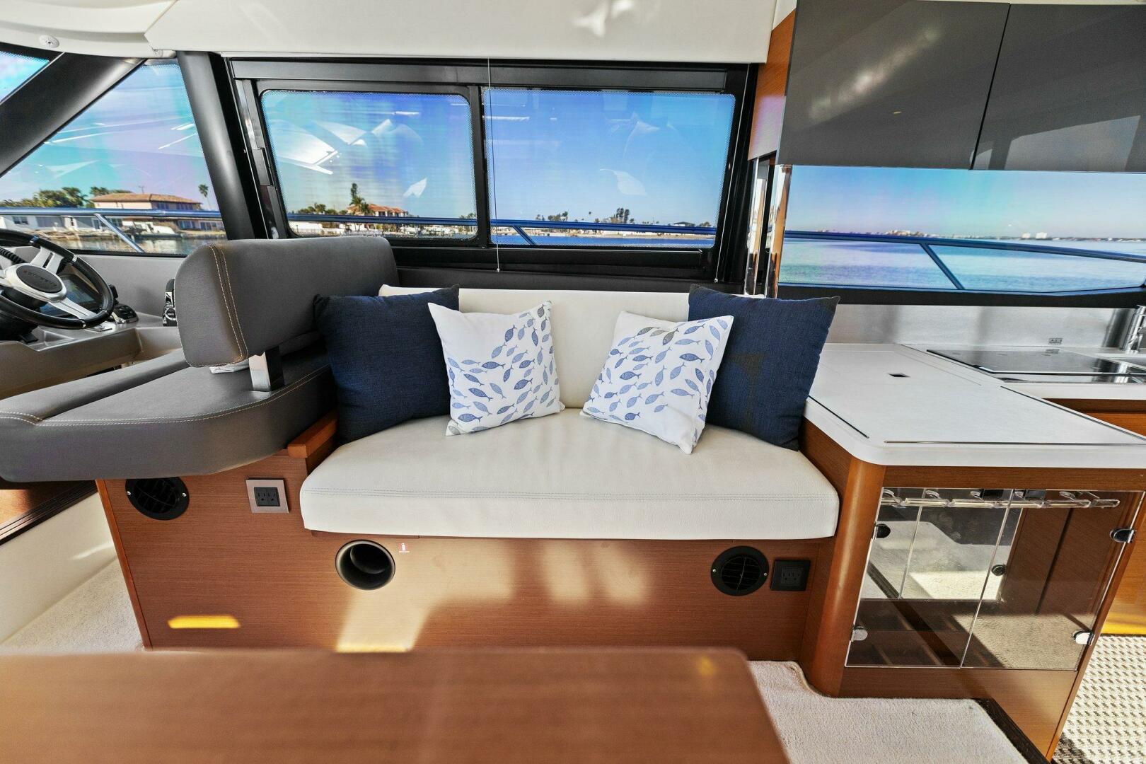 Slide: The Image of 2014 45 Prestige 450S - Slainte - Salon - 4835841