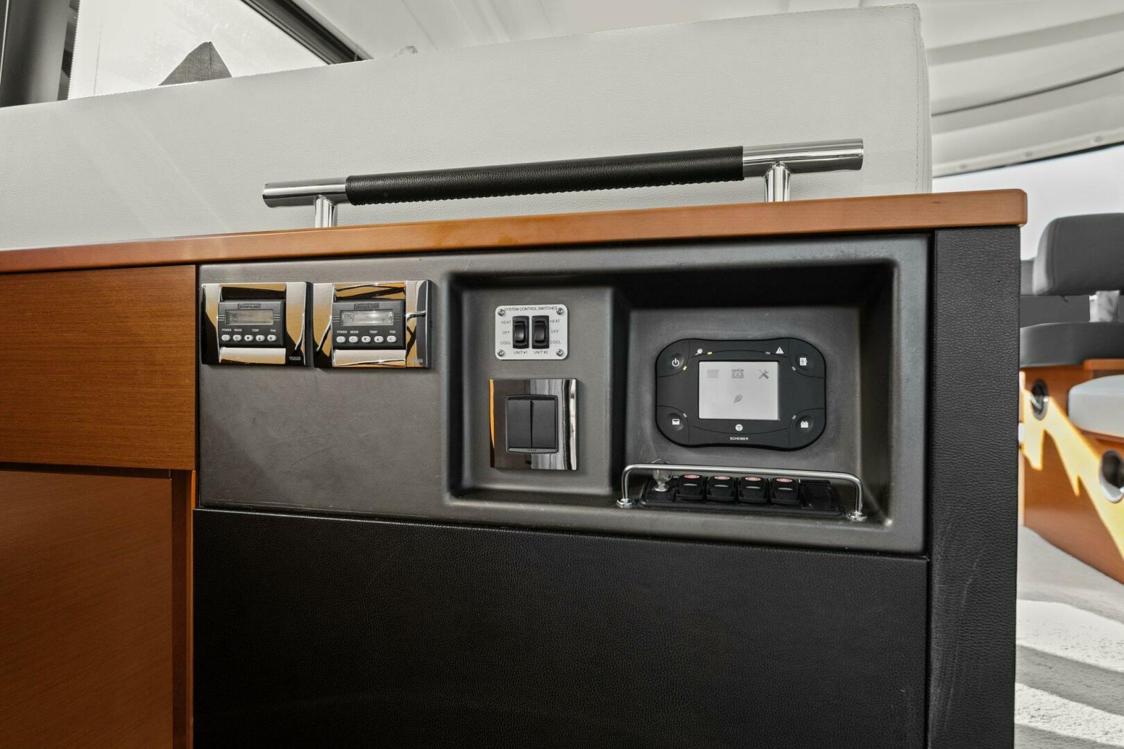 Slide: The Image of 2014 45 Prestige 450S - Slainte - Galley - 4835832