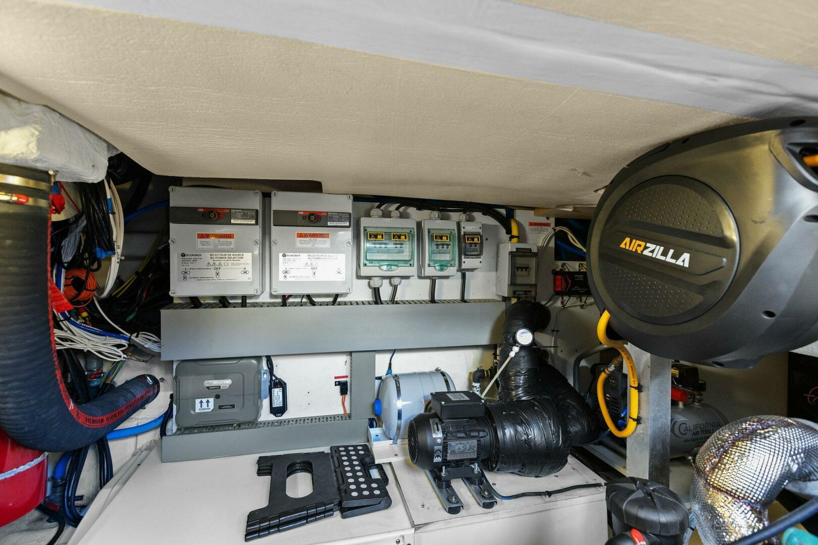 Slide: The Image of 2014 45 Prestige 450S - Slainte - Engine Room - 4835908