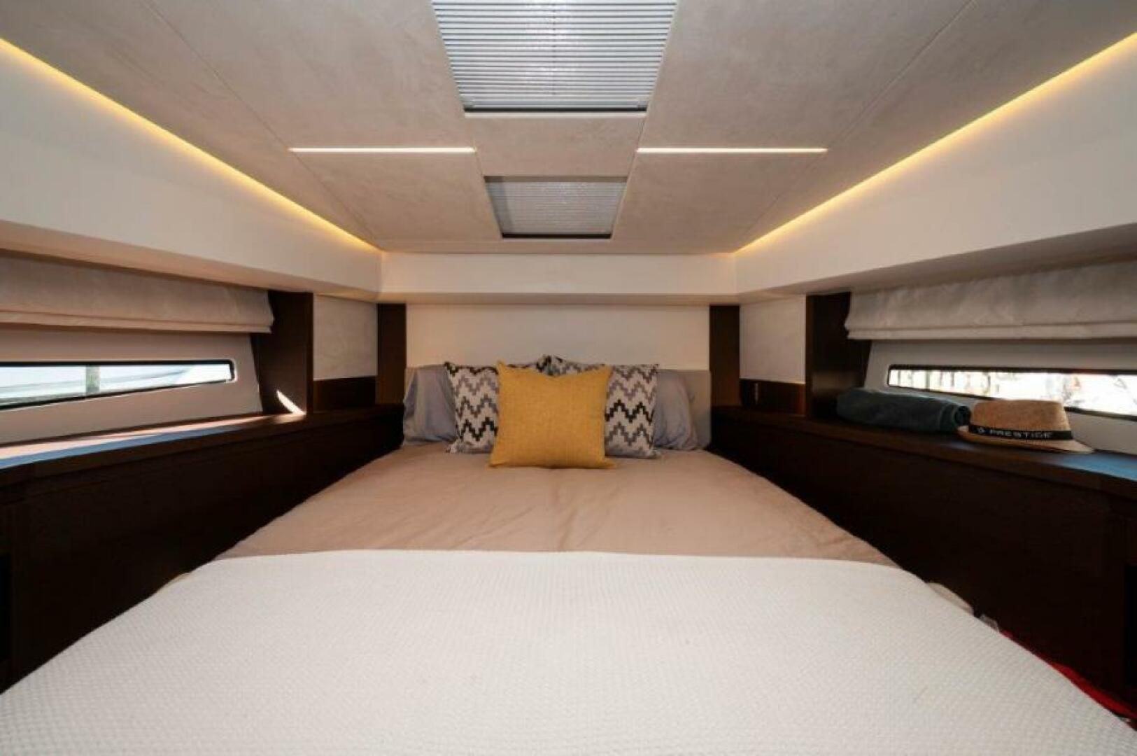 Slide: The Image of 2019 Prestige 460 Flybridge VIP SR - 4985060