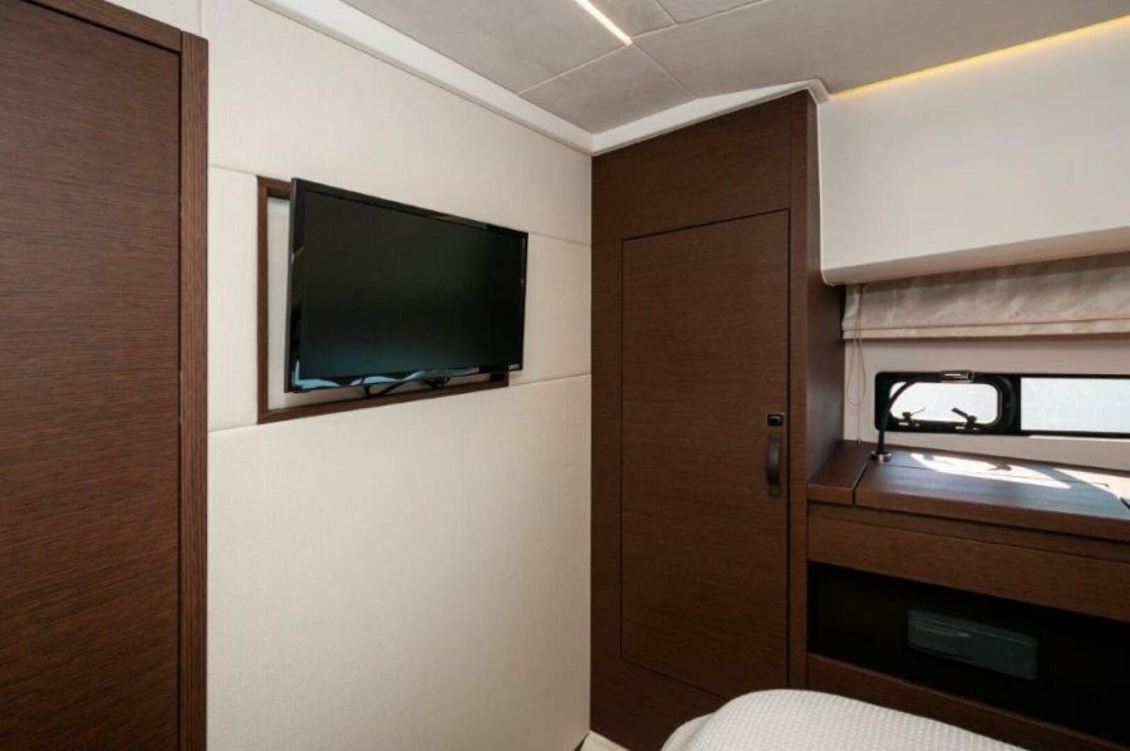 Slide: The Image of 2019 Prestige 460 Flybridge VIP SR 3 - 4985062