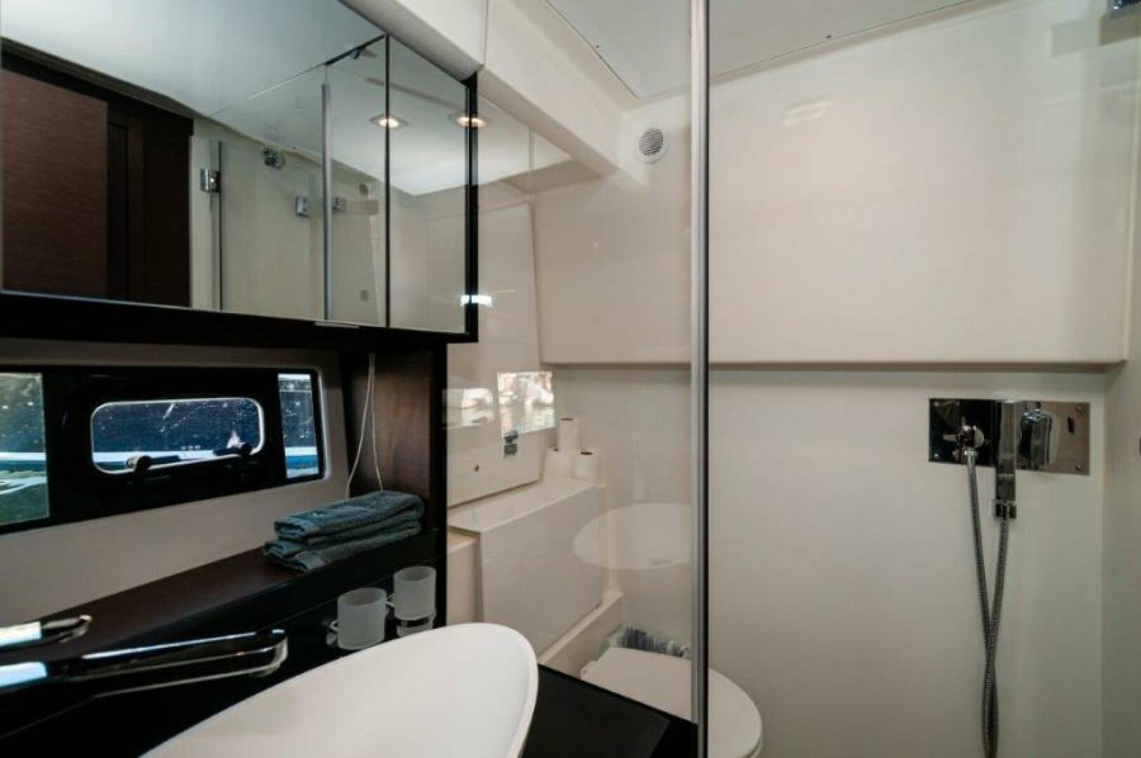 Slide: The Image of 2019 Prestige 460 Flybridge VIP Head - 4985064