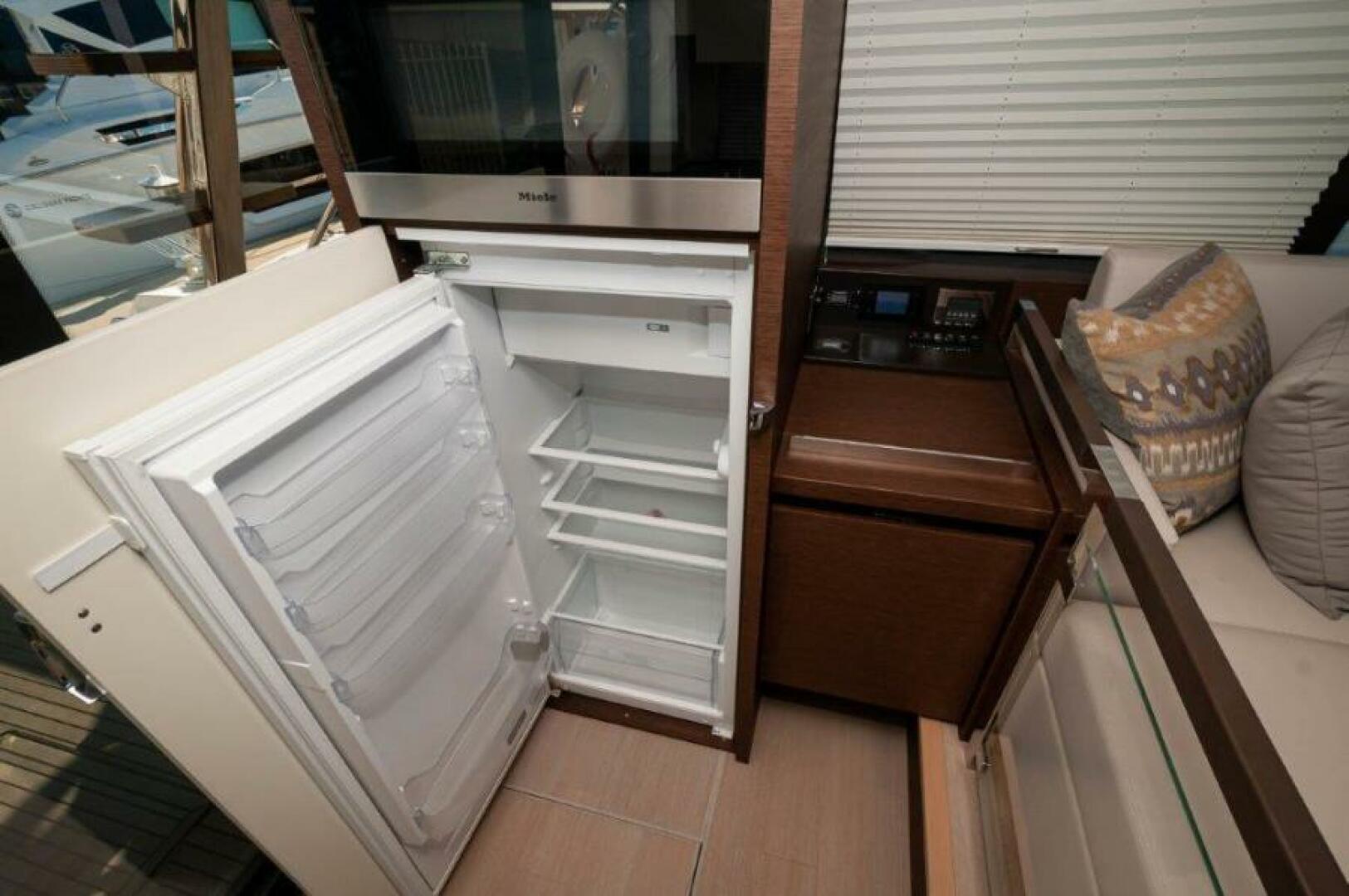 Slide: The Image of 2019 Prestige 460 Flybridge Galley 4 - 4985055
