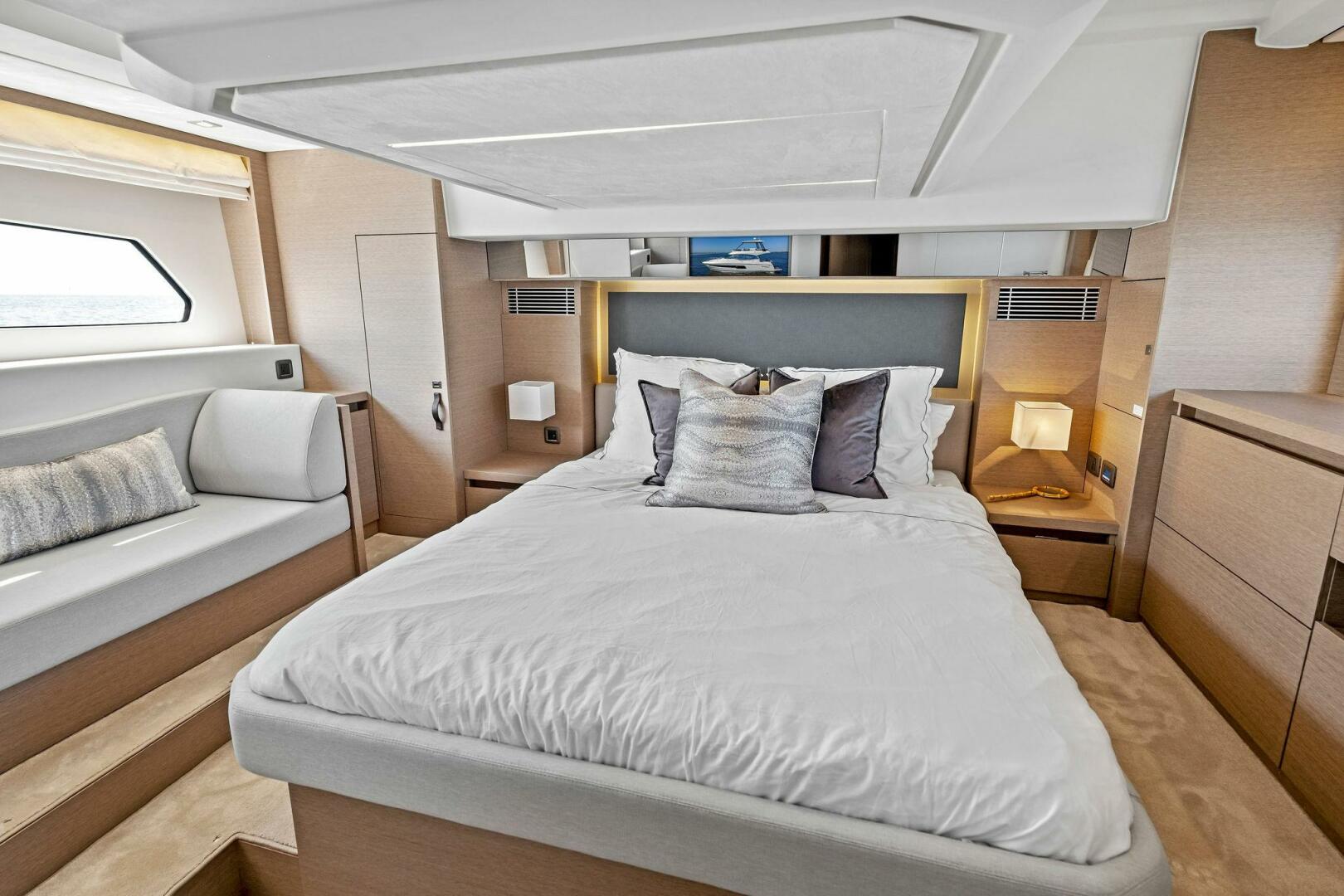 Slide: The Image of Prestige 460 Flybridge 2023 - 4696547
