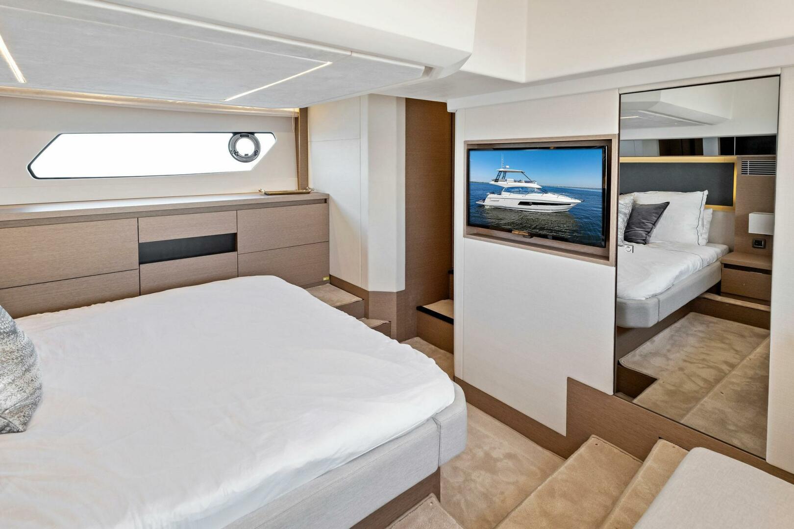 Slide: The Image of Prestige 460 Flybridge 2023 - 4696550