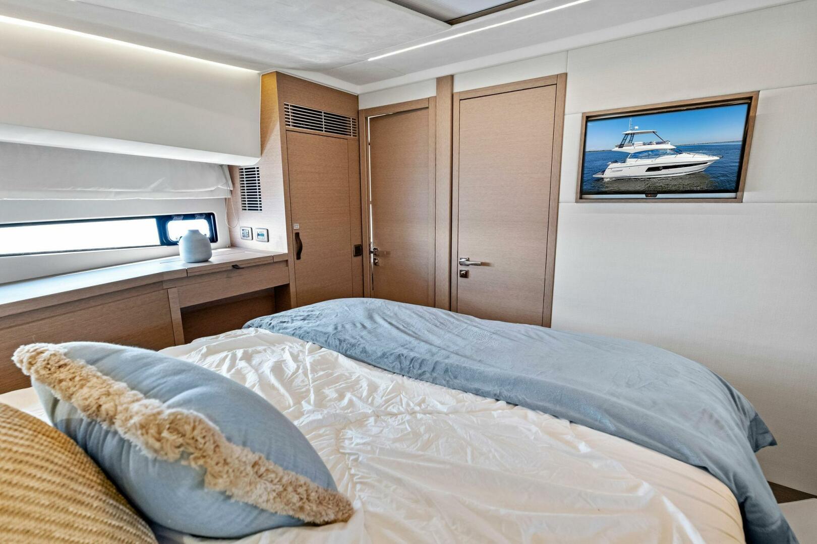 Slide: The Image of Prestige 460 Flybridge 2023 - 4696561