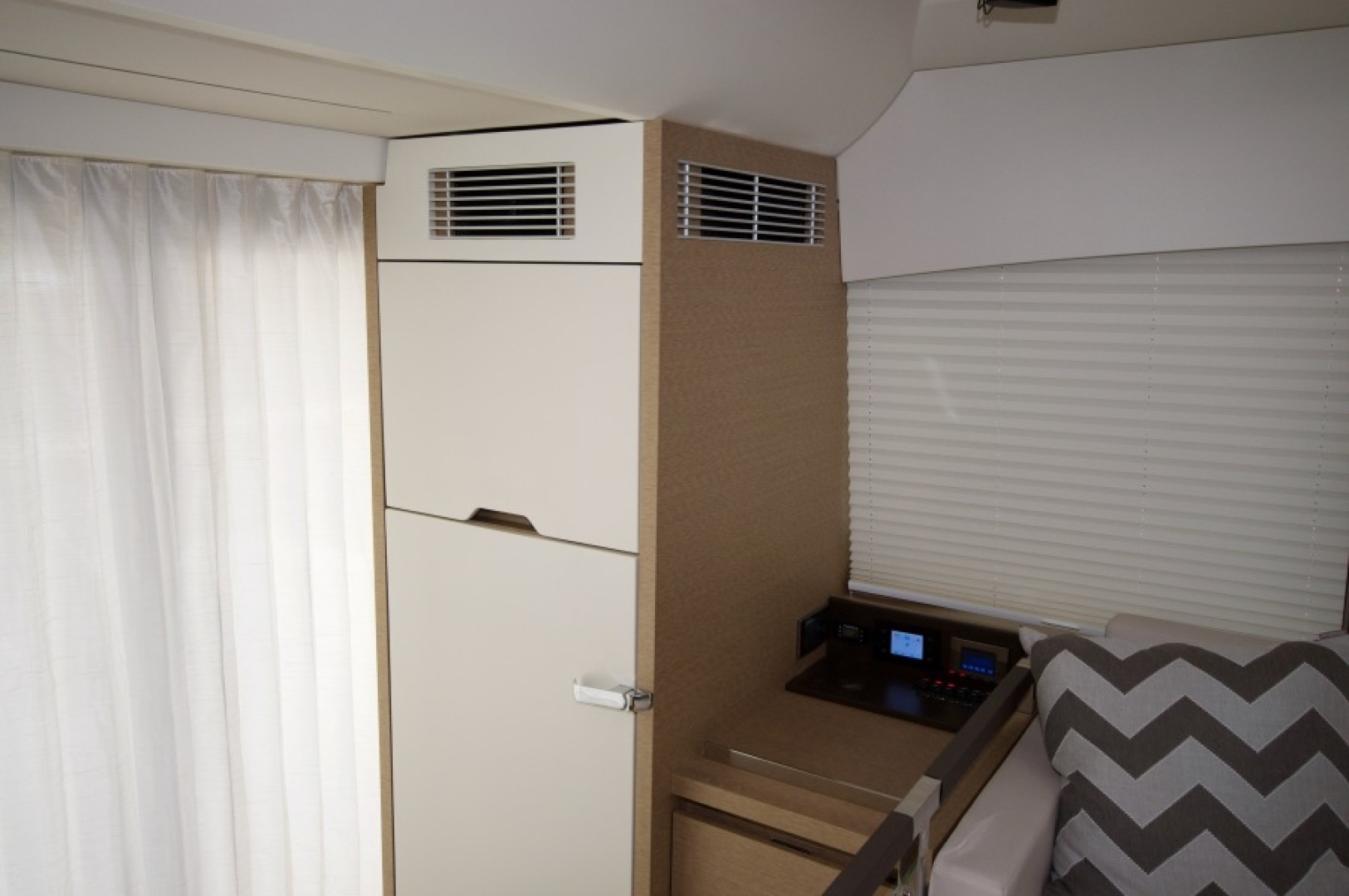 Slide: The Image of 2018 Prestige 460 S Yacht - Unforgettable - Galley - 5106081