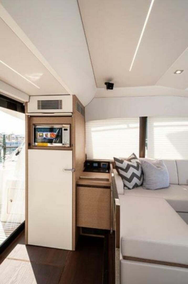 Slide: The Image of 2018 Prestige 460 S Yacht - Unforgettable - Galley Microwave - 5106082