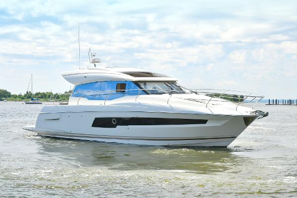 Slide: The Image of Prestige 460 S 2024 - 5