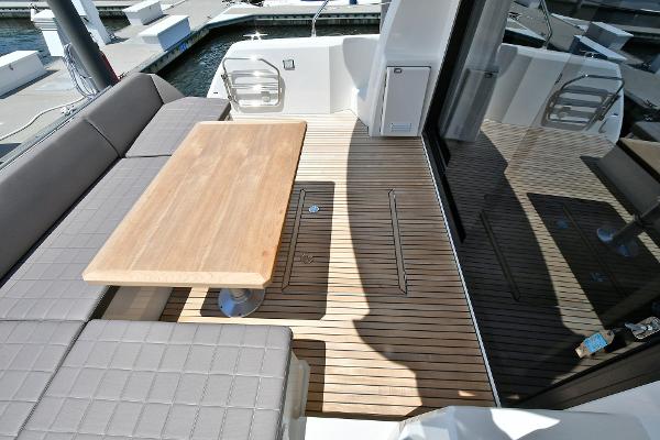 Slide: The Image of Prestige 460 S 2024 - 9
