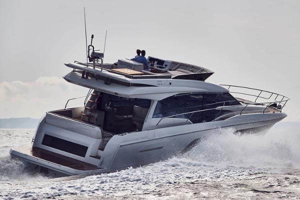 Slide: The Image of Prestige 520 2021 - 4