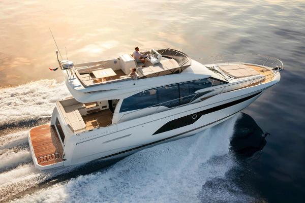 Slide: The Image of Prestige 520 2021 - 6