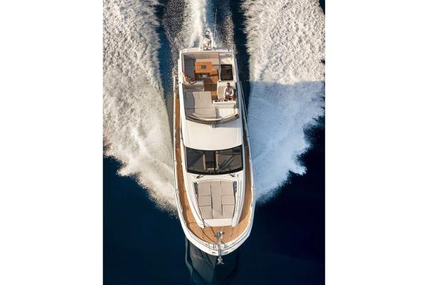 Slide: The Image of Prestige 520 2021 - 7