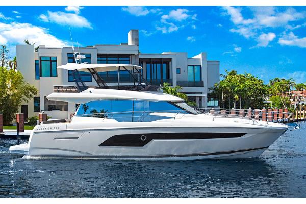 Slide: The Image of Prestige 520 2021 - 8