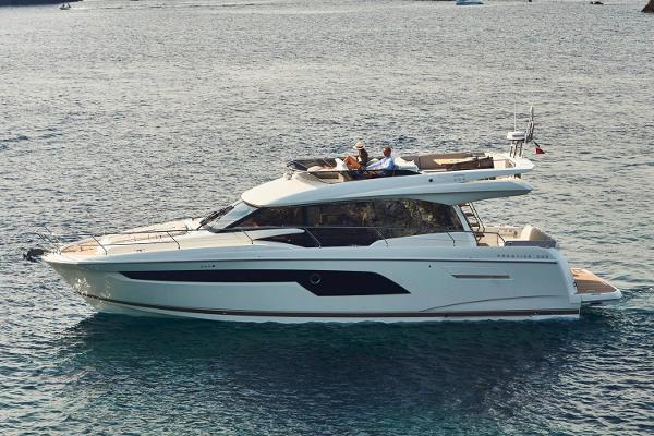Slide: The Image of Prestige 520 2021 - 9
