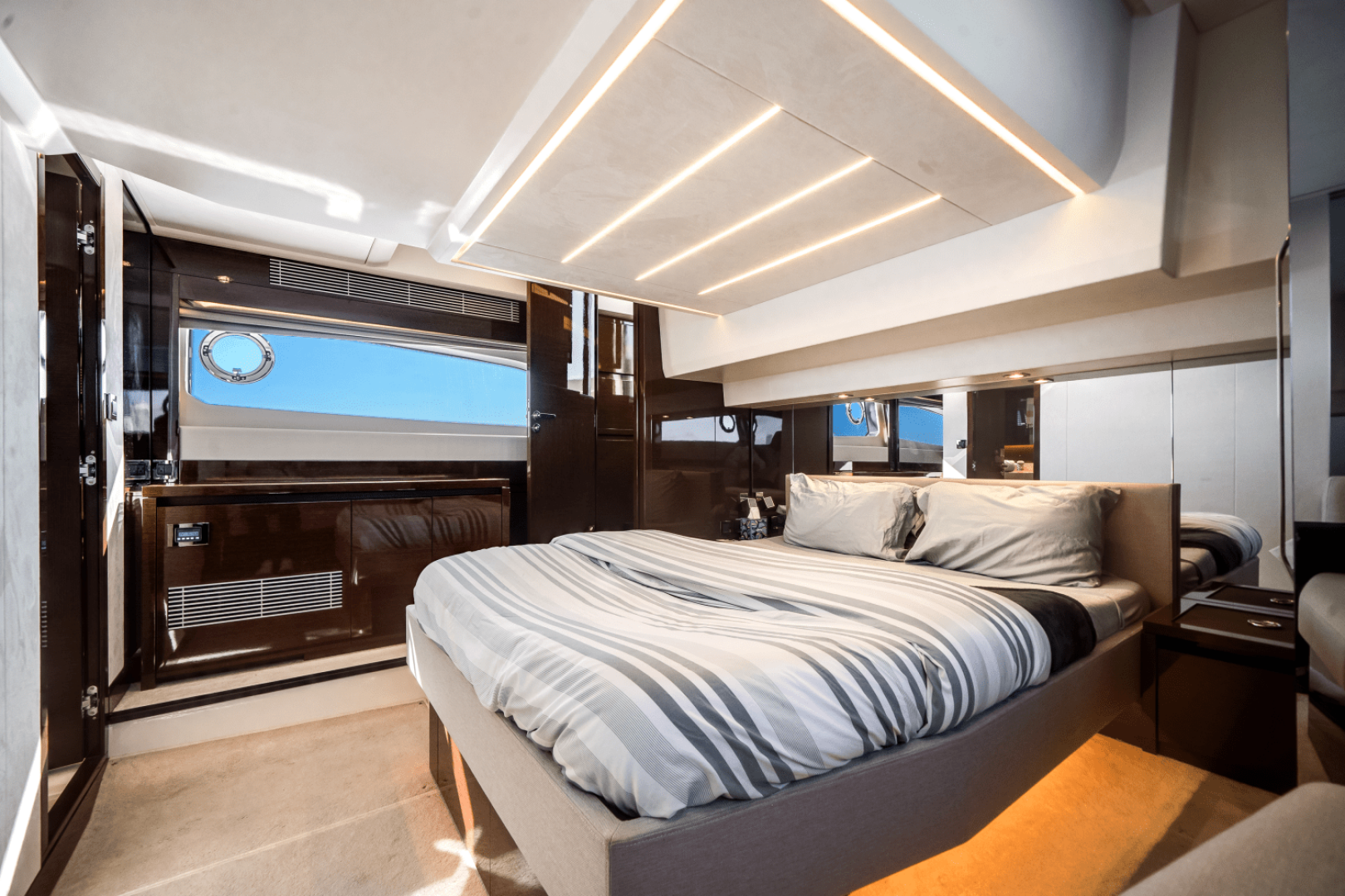 Slide: The Image of Prestige 520 FLYBRIDGE 2020 - 4942924