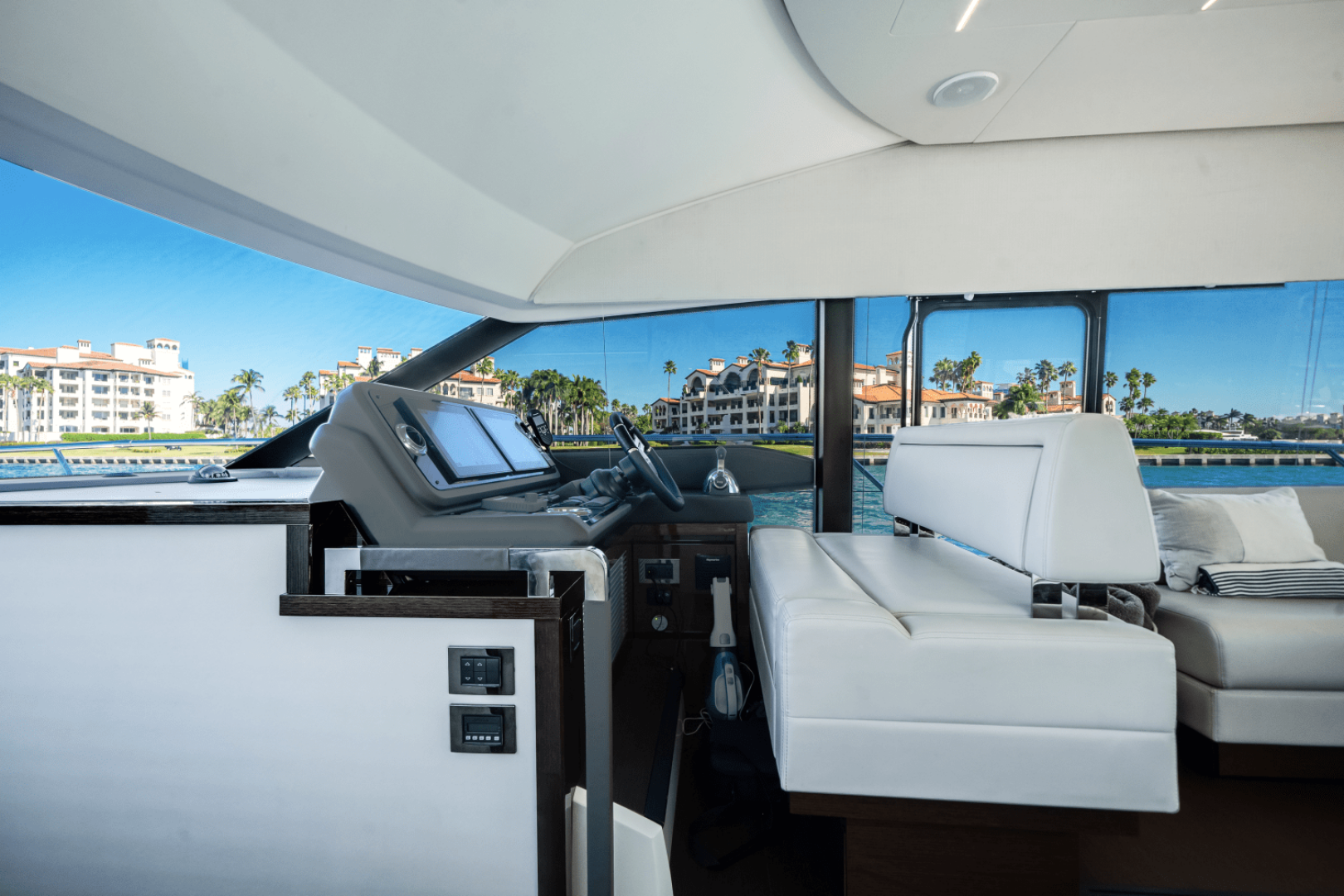 Slide: The Image of Prestige 520 FLYBRIDGE 2020 - 4942940