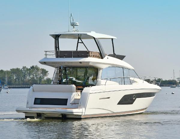 Slide: The Image of Prestige 520 Flybridge 2023 - 3