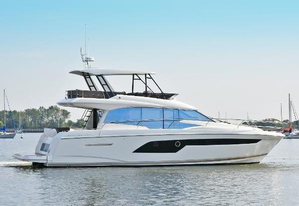 Slide: The Image of Prestige 520 Flybridge 2023 - 4