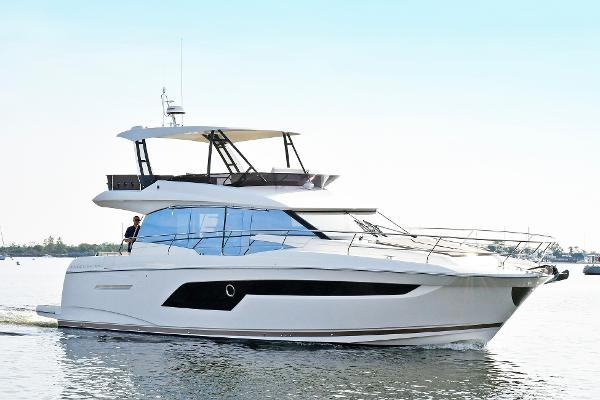 Slide: The Image of Prestige 520 Flybridge 2023 - 5