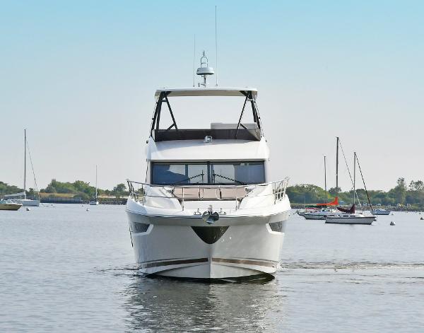 Slide: The Image of Prestige 520 Flybridge 2023 - 6
