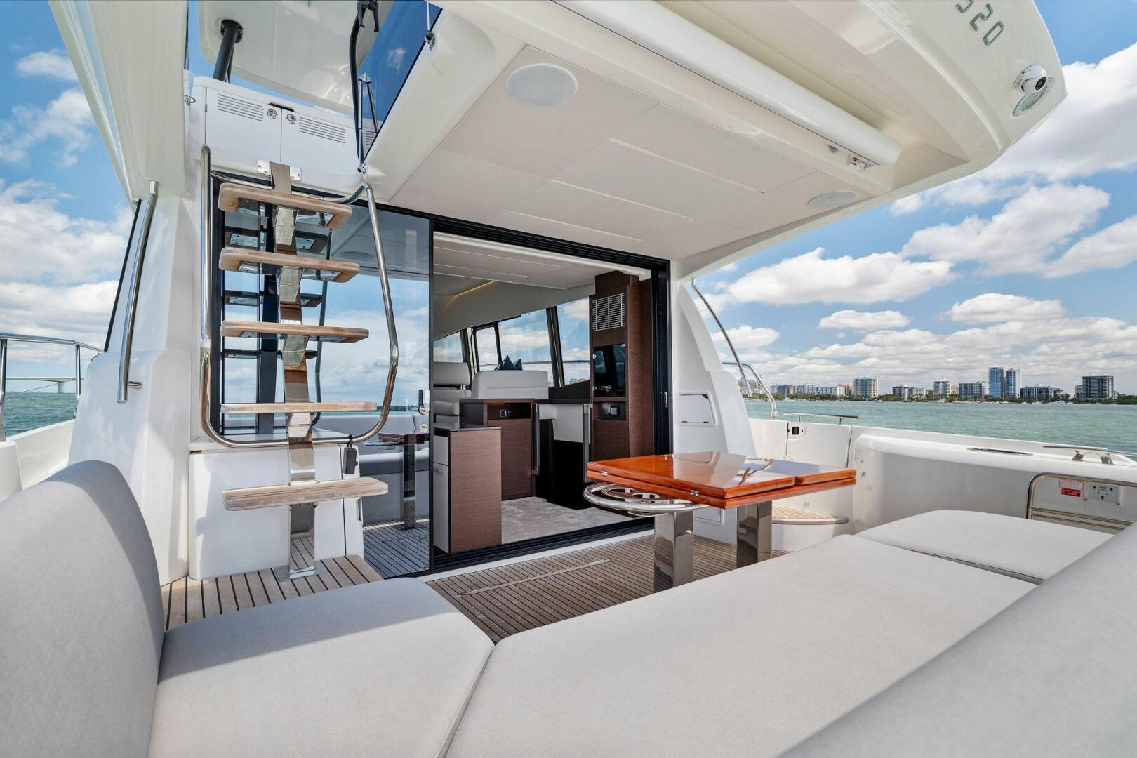 Slide: The Image of Prestige 520 Flybridge 2025 - 4931055