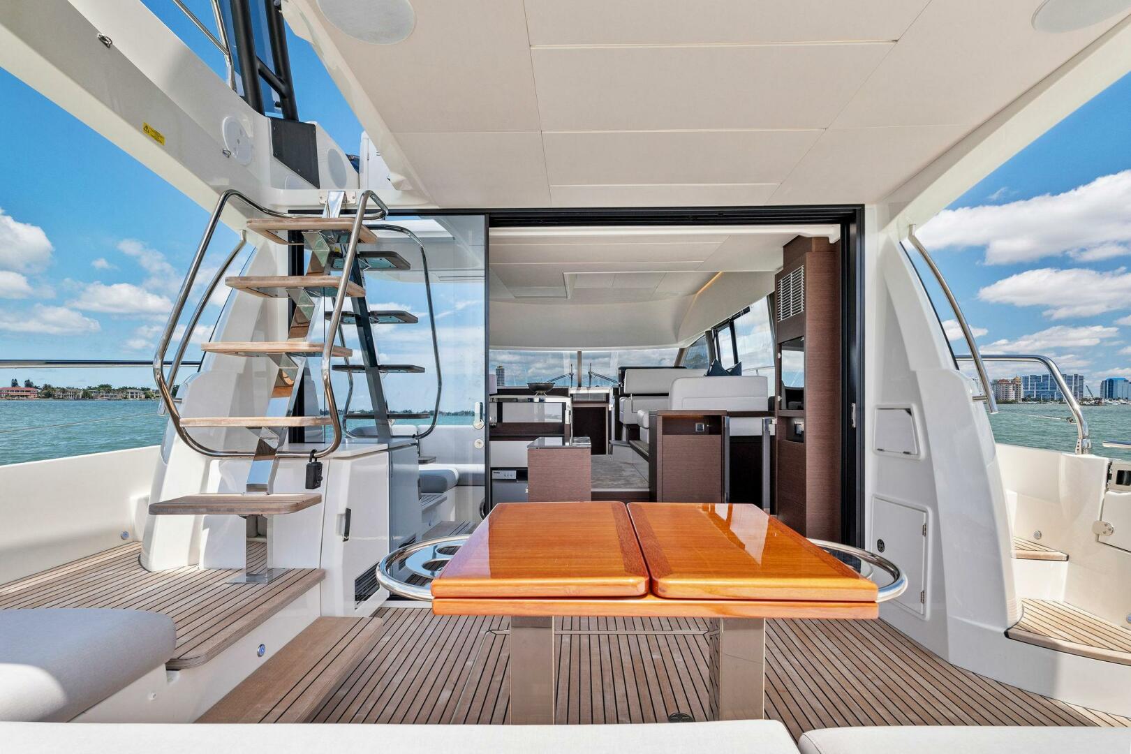 Slide: The Image of Prestige 520 Flybridge 2025 - 4931052