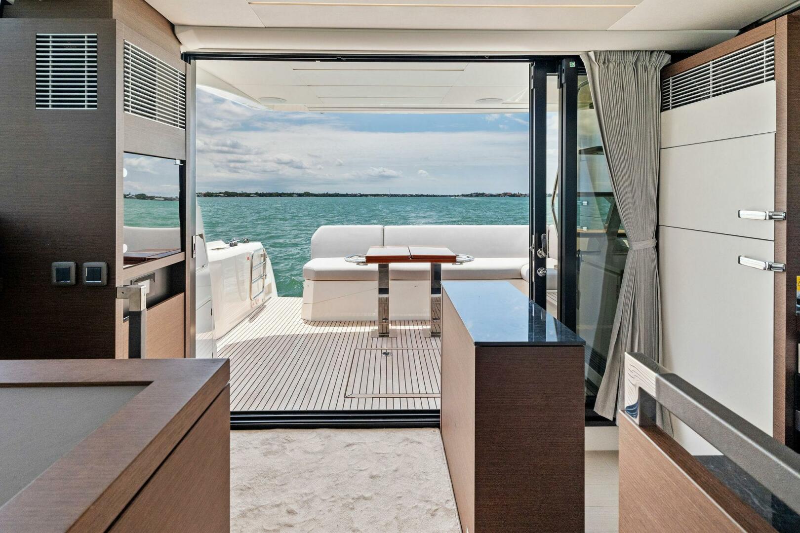 Slide: The Image of Prestige 520 Flybridge 2025 - 4931050