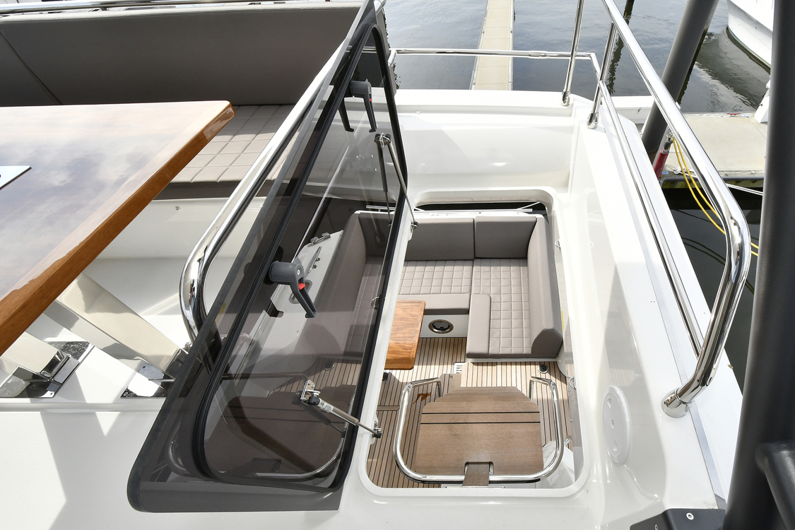 Slide: The Image of Flybridge Door - 1072964
