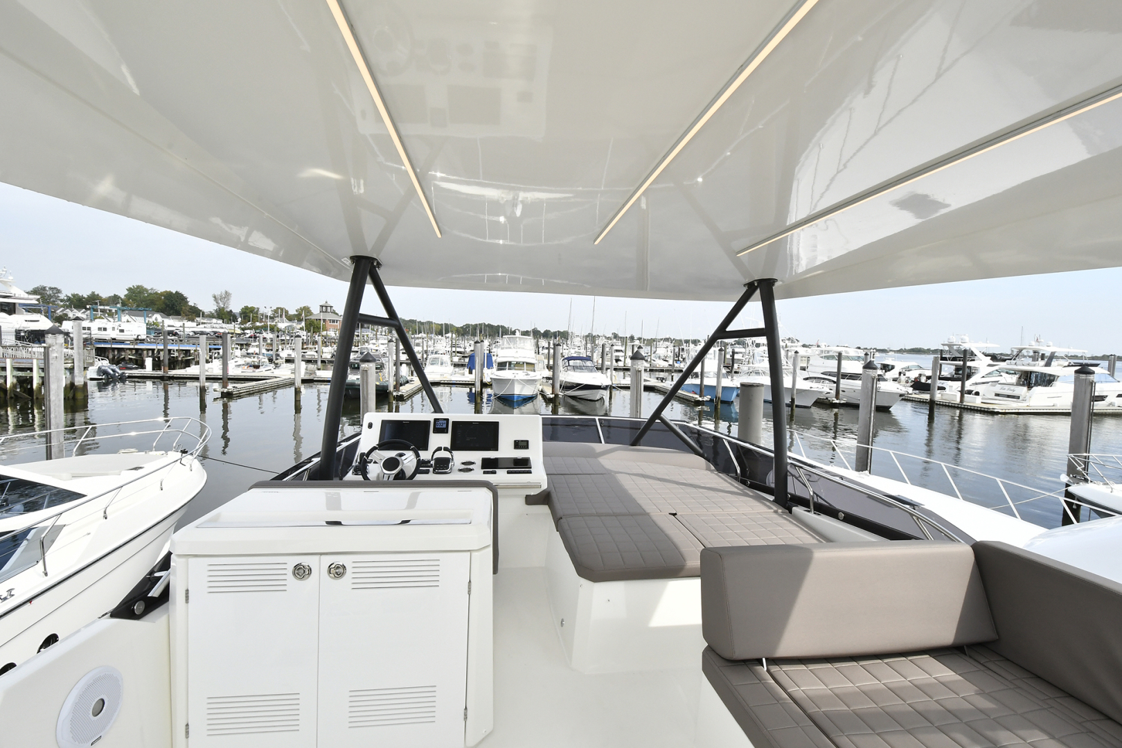 Slide: The Image of Flybridge - 1072968