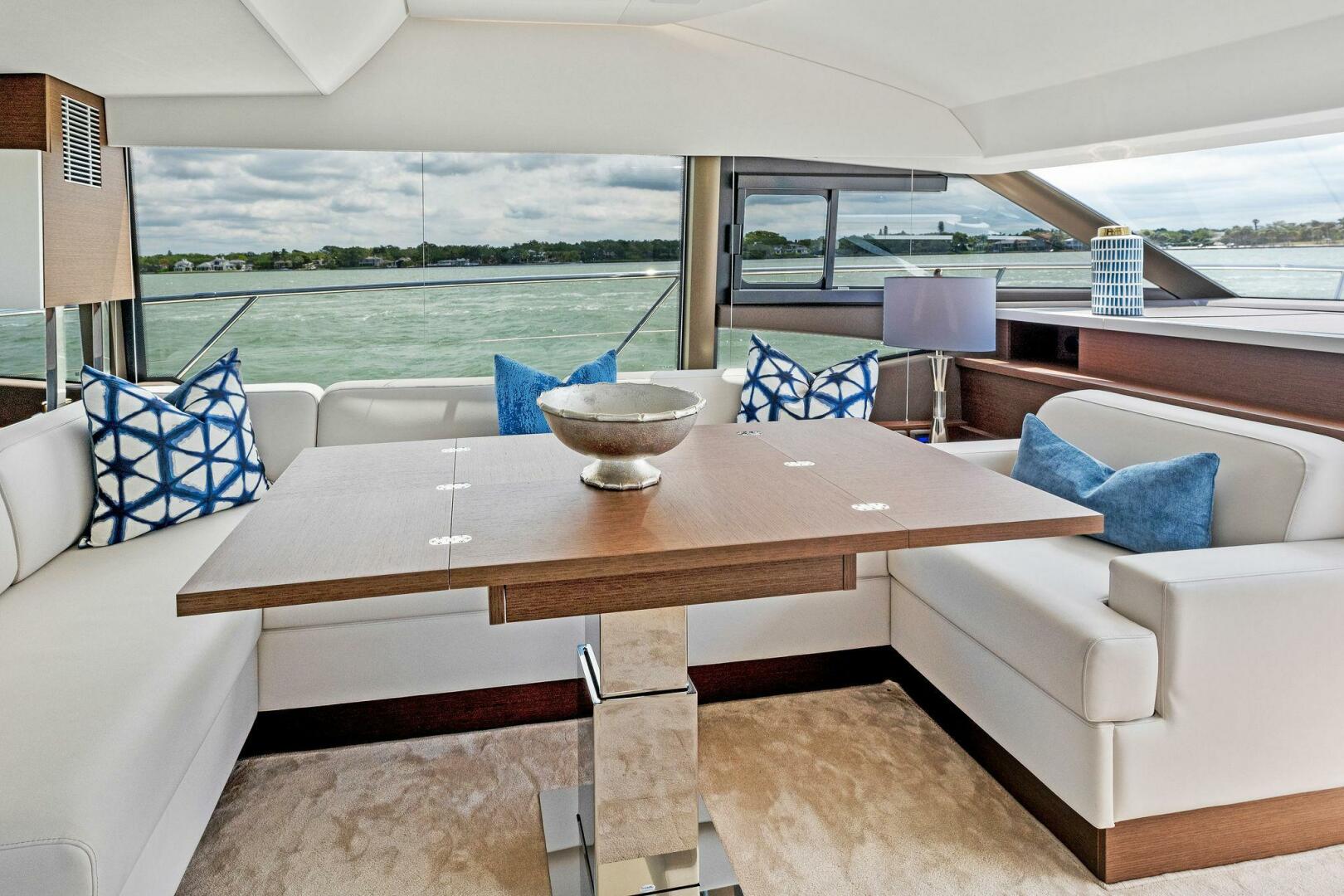 Slide: The Image of Prestige 520 Flybridge 2025 - 4931058