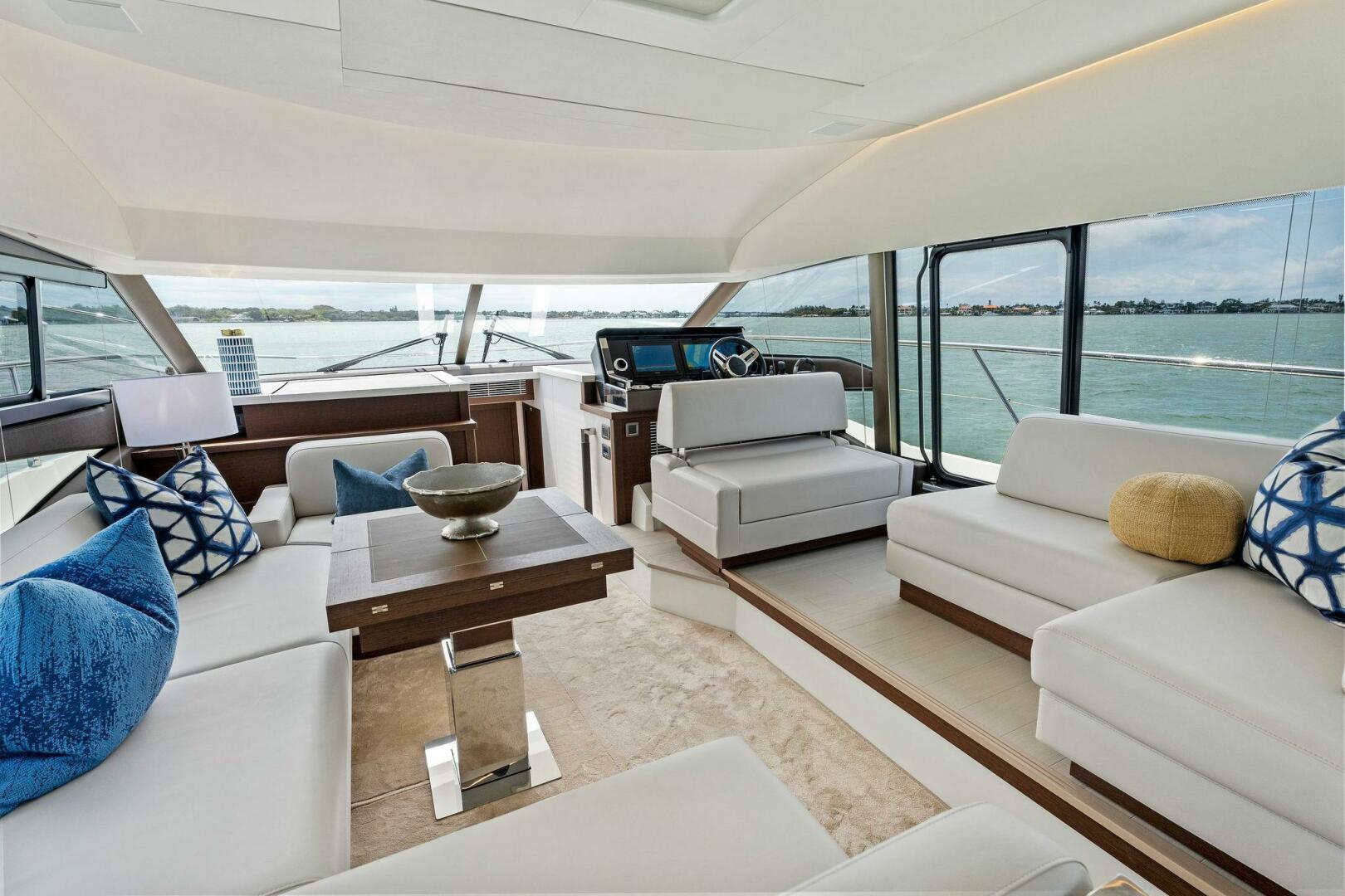Slide: The Image of Prestige 520 Flybridge 2025 - 4931062