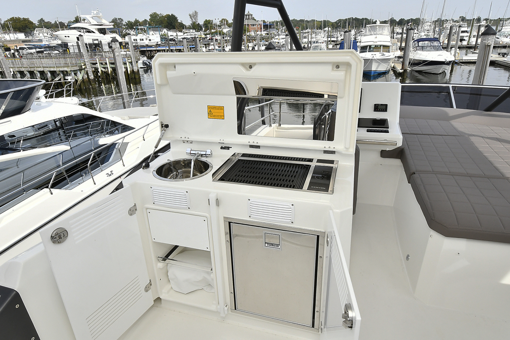 Slide: The Image of Flybridge Grill/ Wet Bar / Refrigerator - 1072967