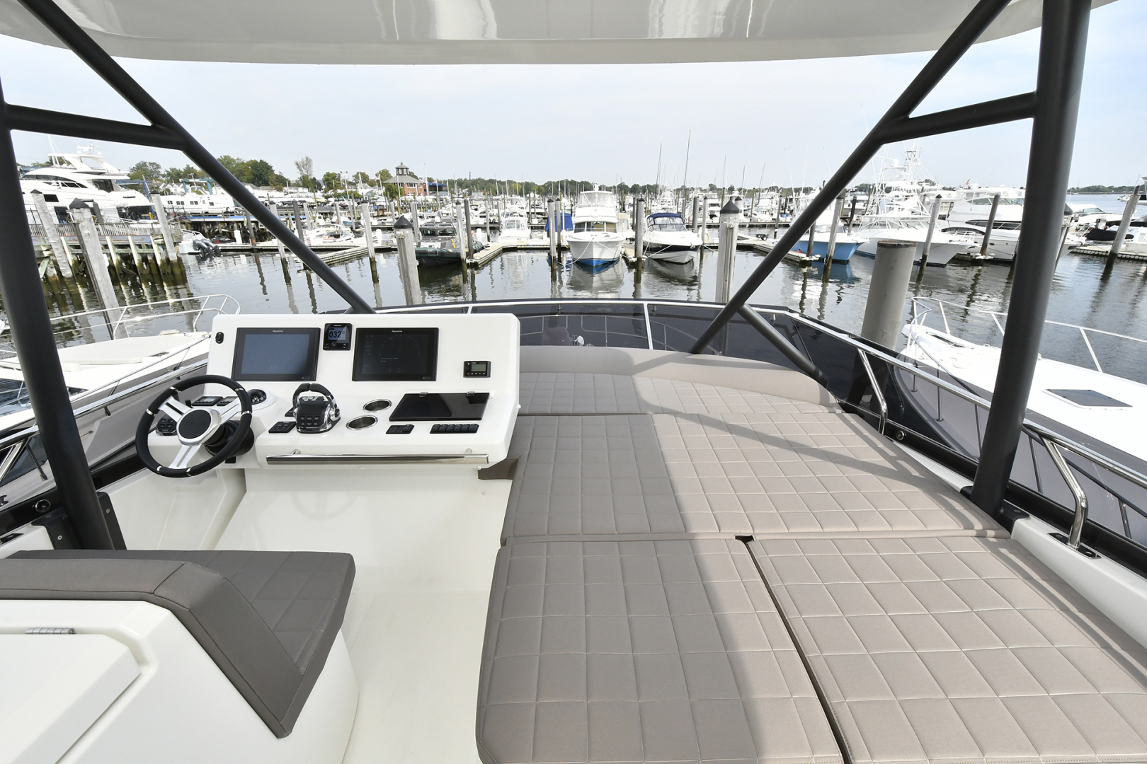 Slide: The Image of Flybridge Sunlounge - 1073003