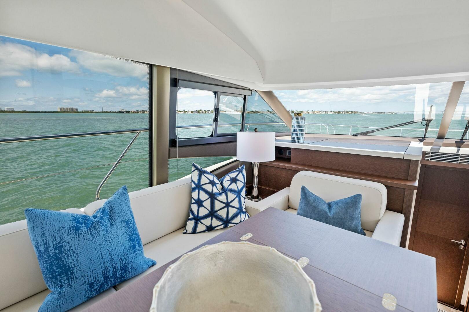 Slide: The Image of Prestige 520 Flybridge 2025 - 4931067