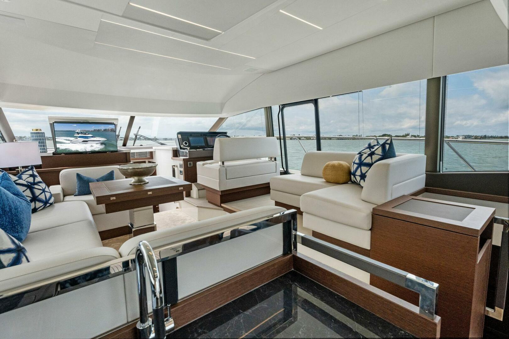 Slide: The Image of Prestige 520 Flybridge 2025 - 4931069