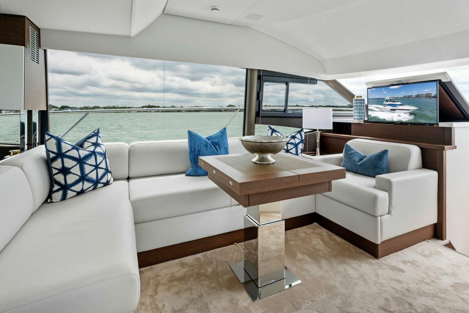 Slide: The Image of Prestige 520 Flybridge 2025 - 4931070