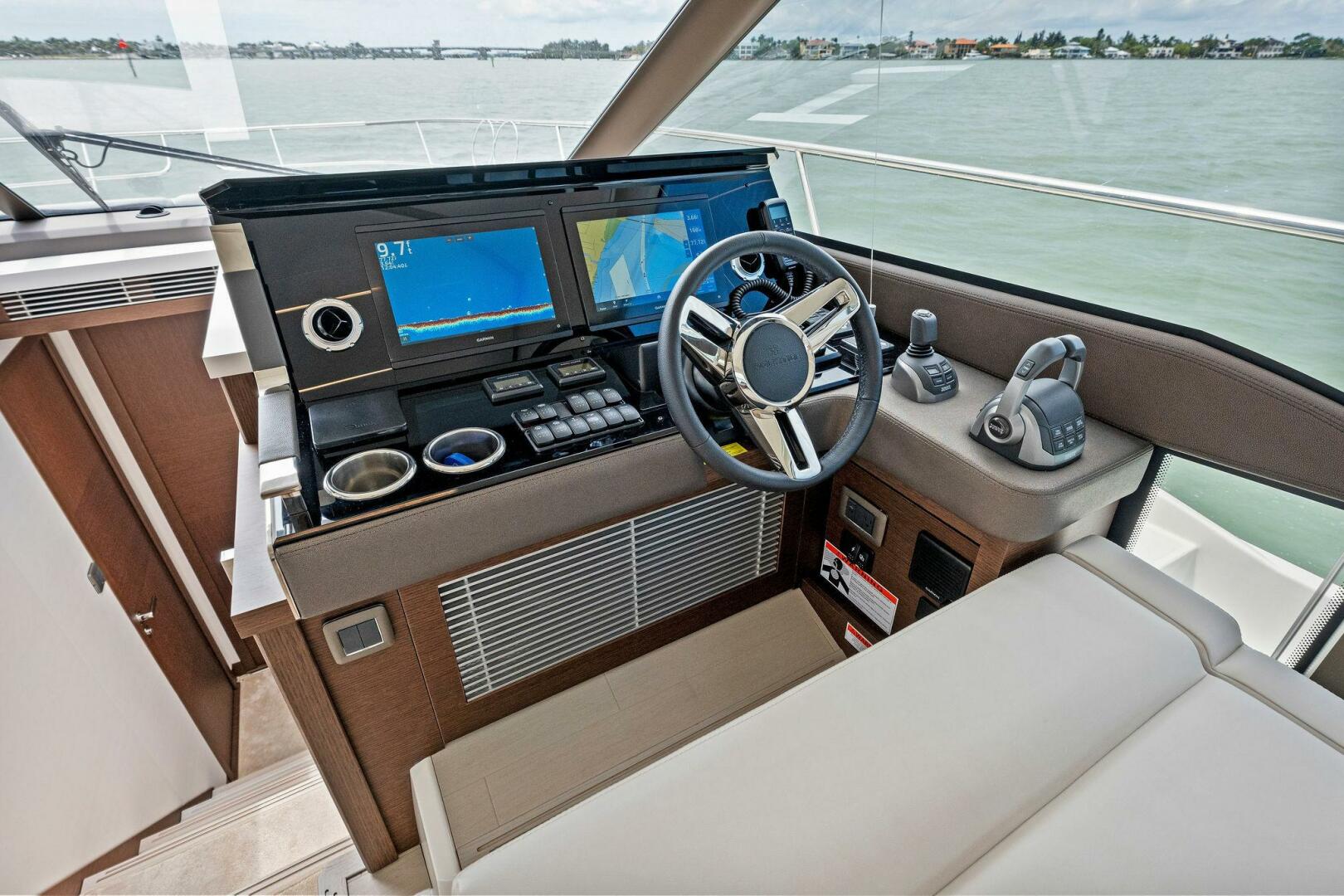 Slide: The Image of Prestige 520 Flybridge 2025 - 4931074