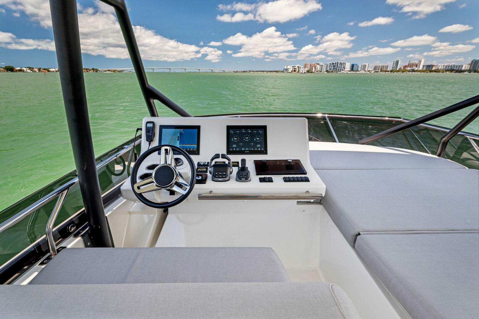 Slide: The Image of Prestige 520 Flybridge 2025 - 4931140