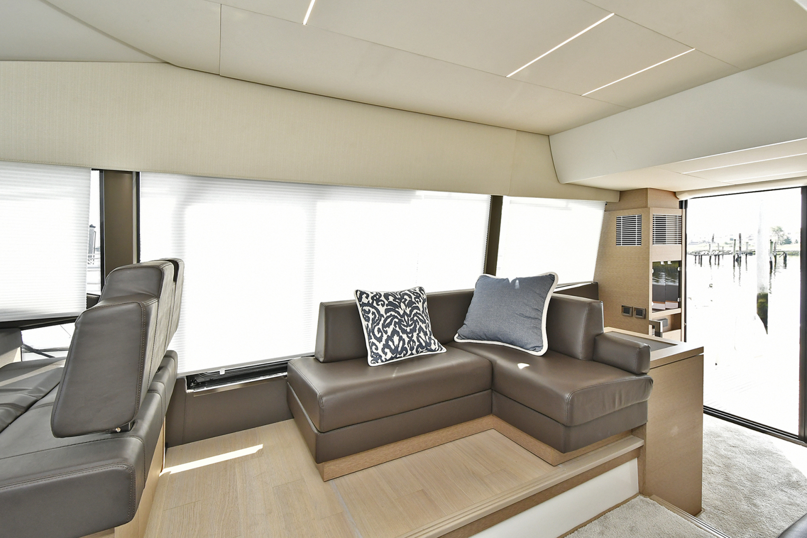 Slide: The Image of Starboard Salon  - 1072978
