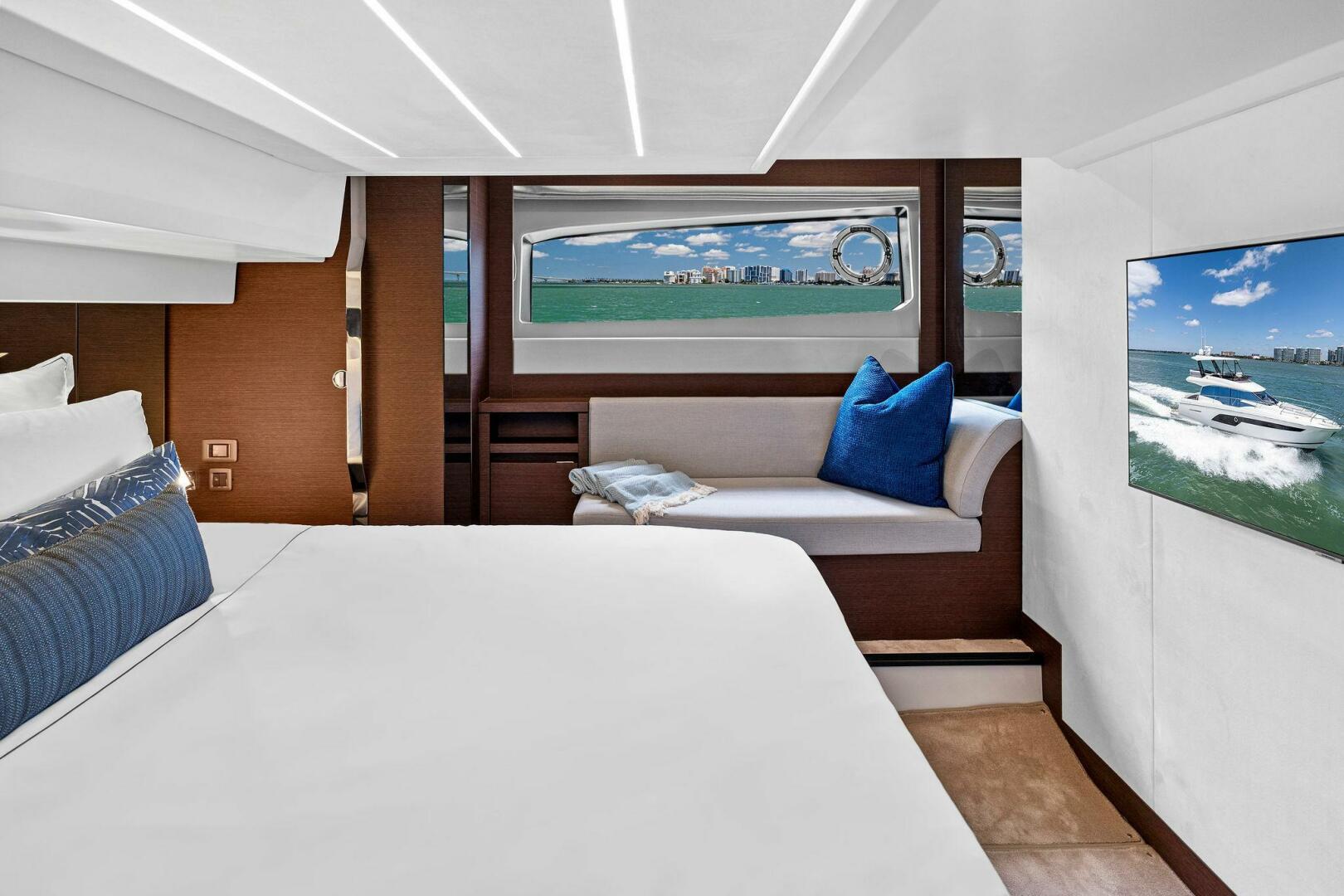 Slide: The Image of Prestige 520 Flybridge 2025 - 4931088