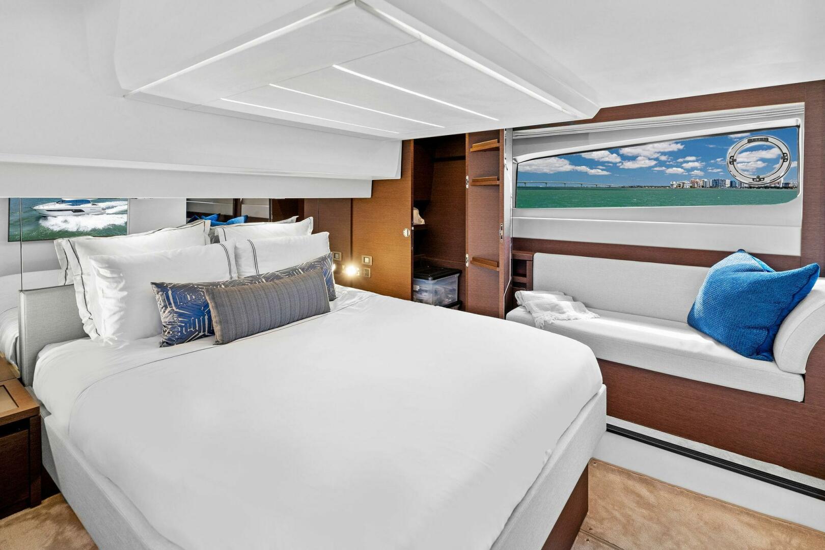 Slide: The Image of Prestige 520 Flybridge 2025 - 4931093