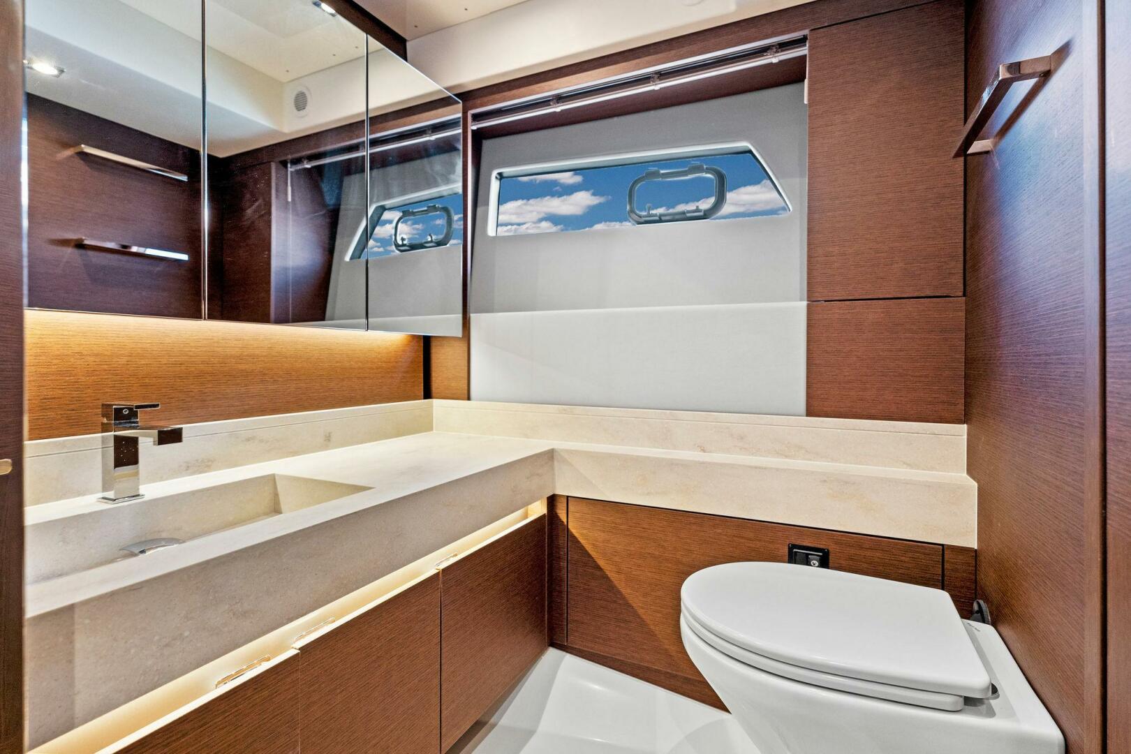 Slide: The Image of Prestige 520 Flybridge 2025 - 4931091