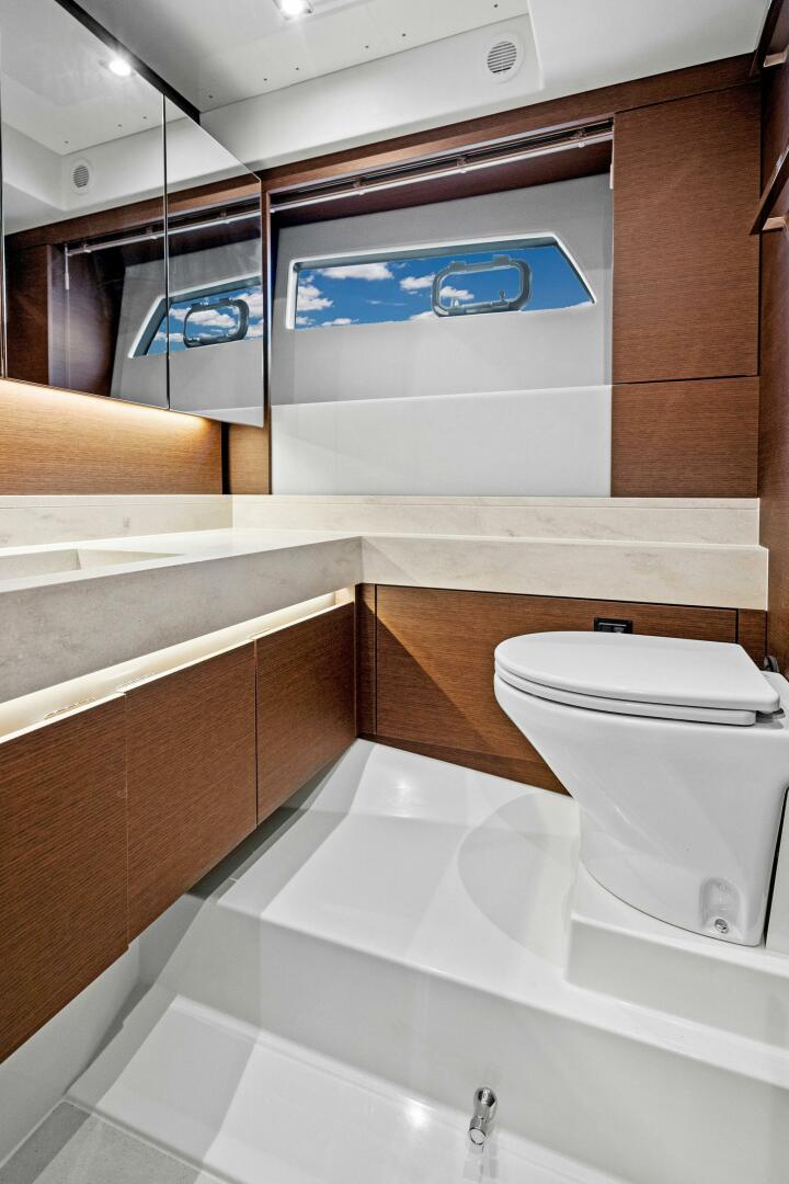 Slide: The Image of Prestige 520 Flybridge 2025 - 4931094