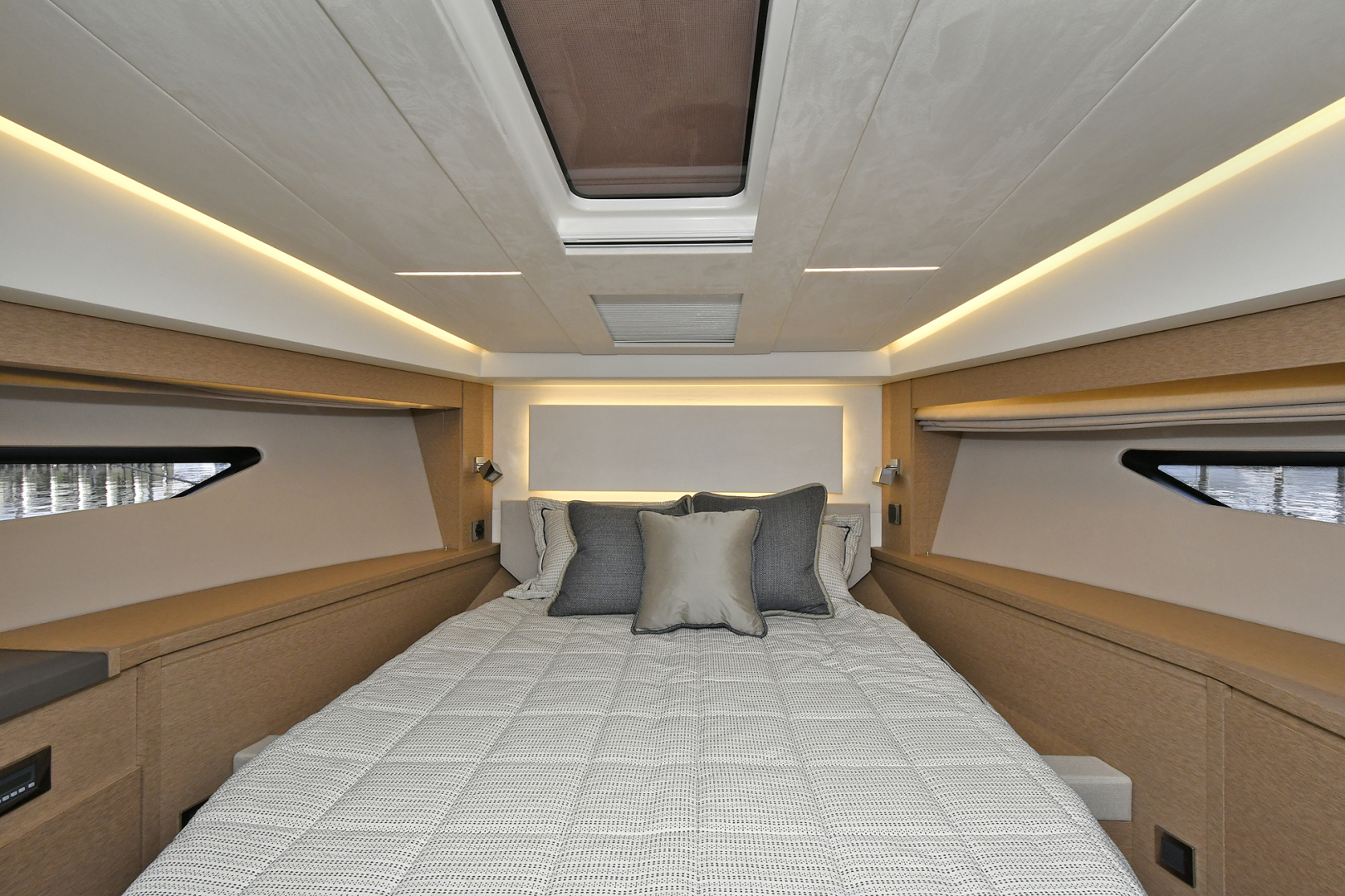 Slide: The Image of VIP Stateroom  - 1072983