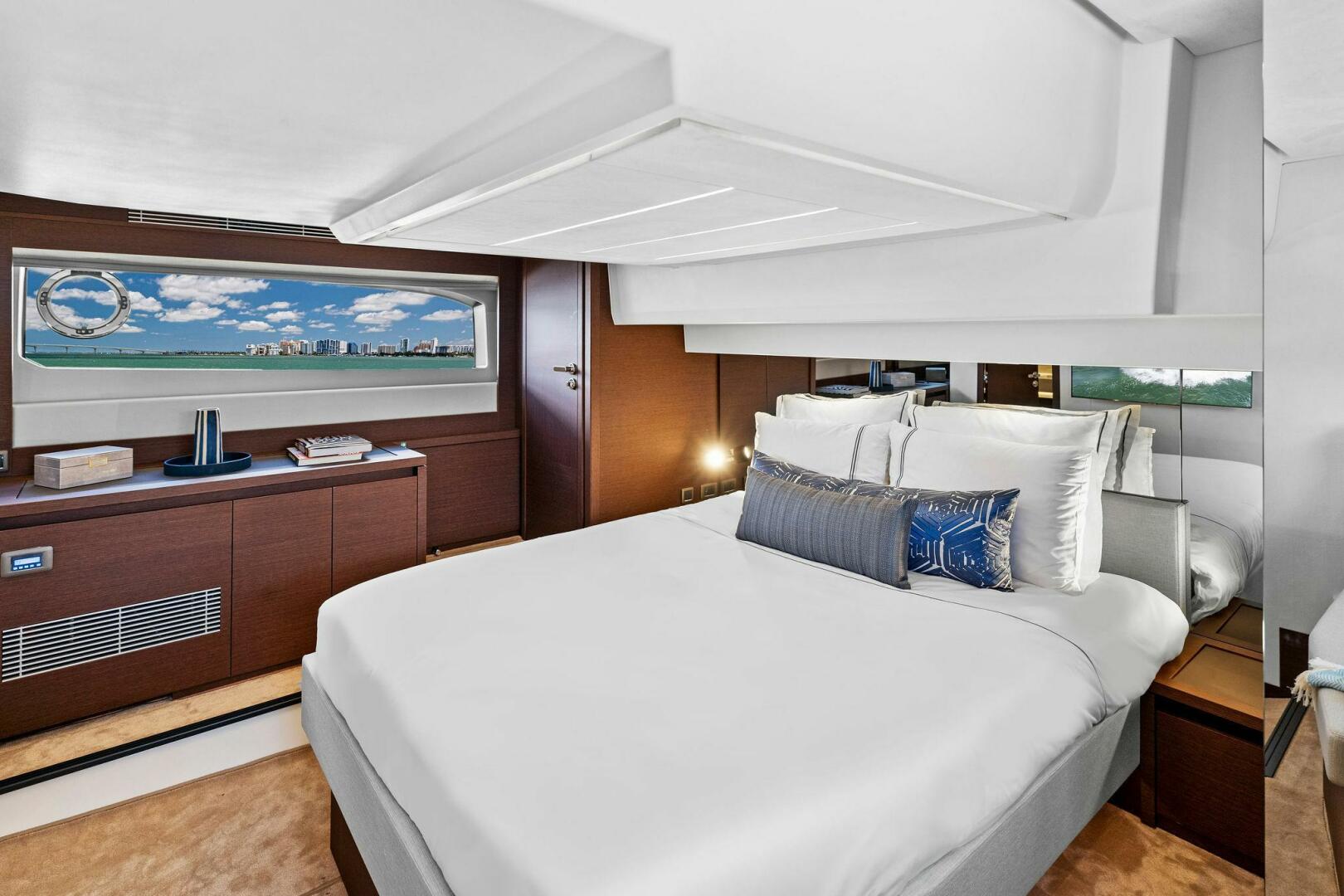 Slide: The Image of Prestige 520 Flybridge 2025 - 4931089