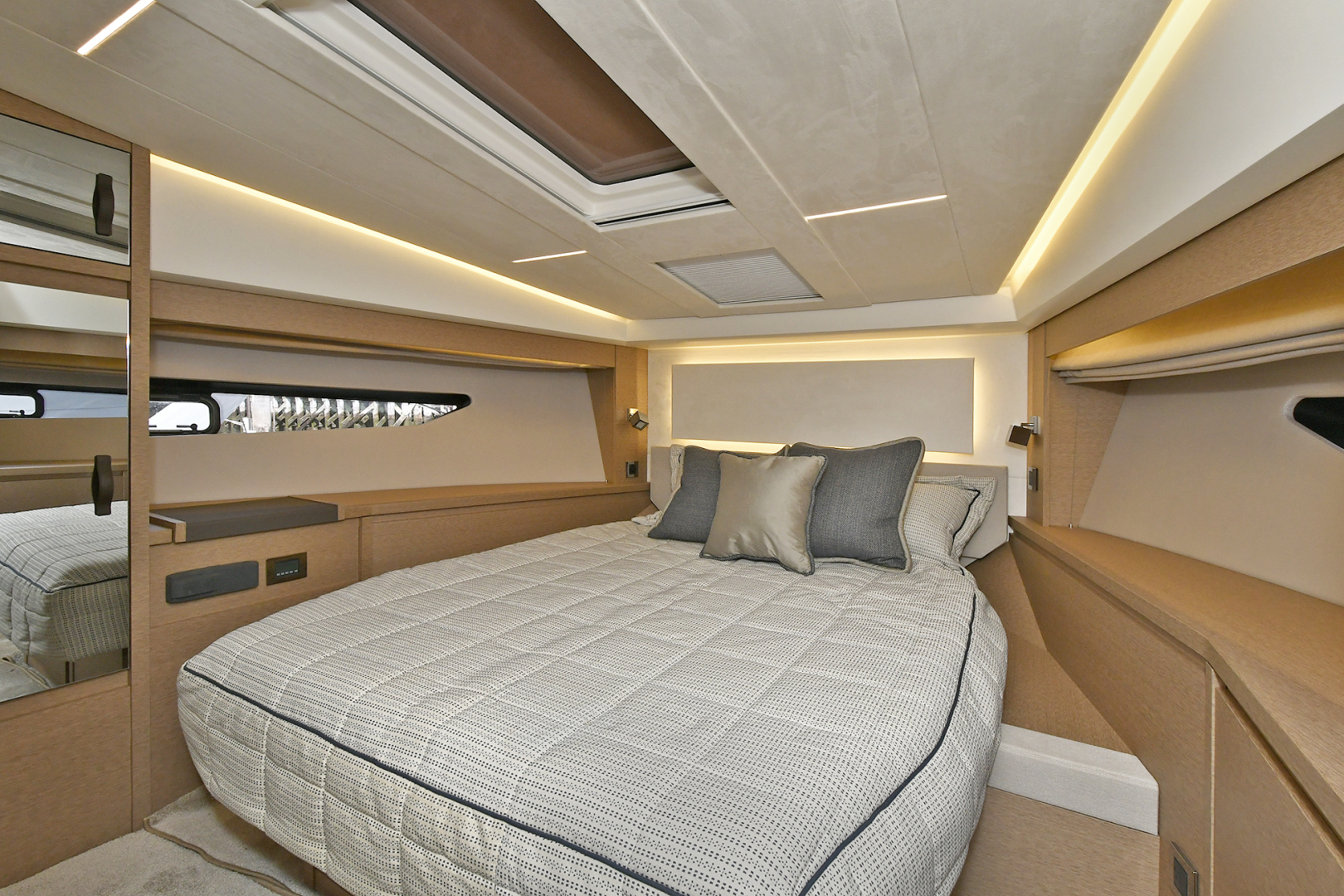 Slide: The Image of VIP Stateroom  - 1072984