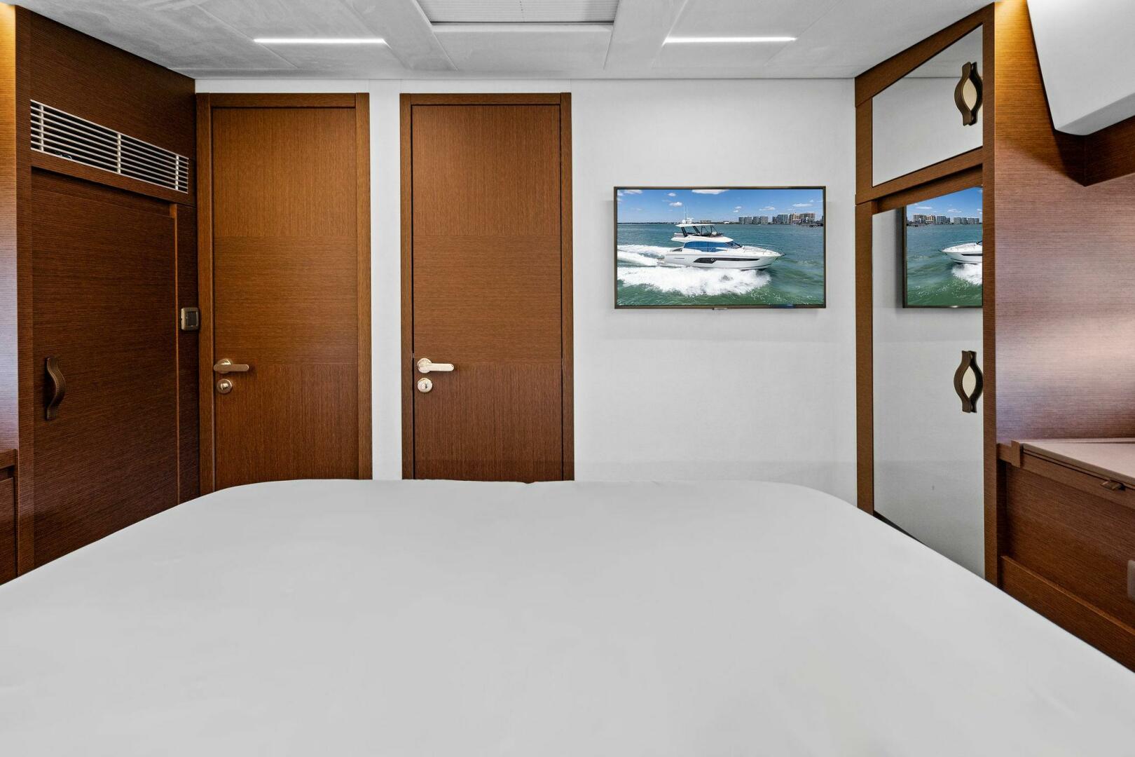 Slide: The Image of Prestige 520 Flybridge 2025 - 4931079