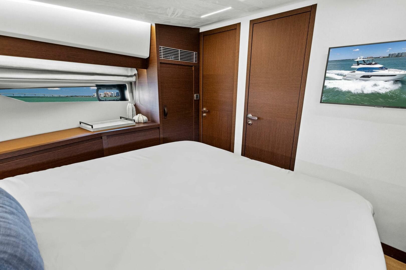 Slide: The Image of Prestige 520 Flybridge 2025 - 4931081